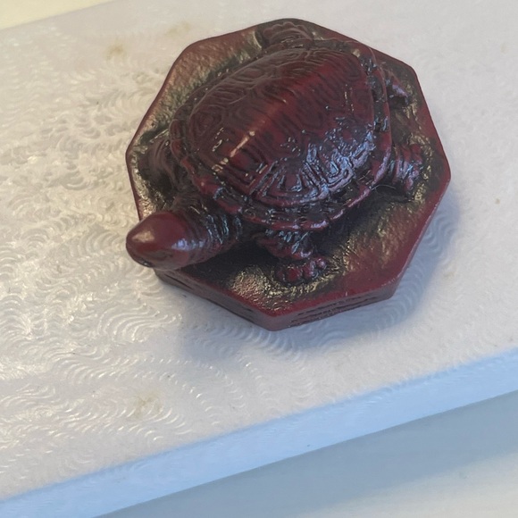 Turtle Mini Figure Faux Cinnabar Netsuke Style New in Box No Tags - Picture 4 of 5